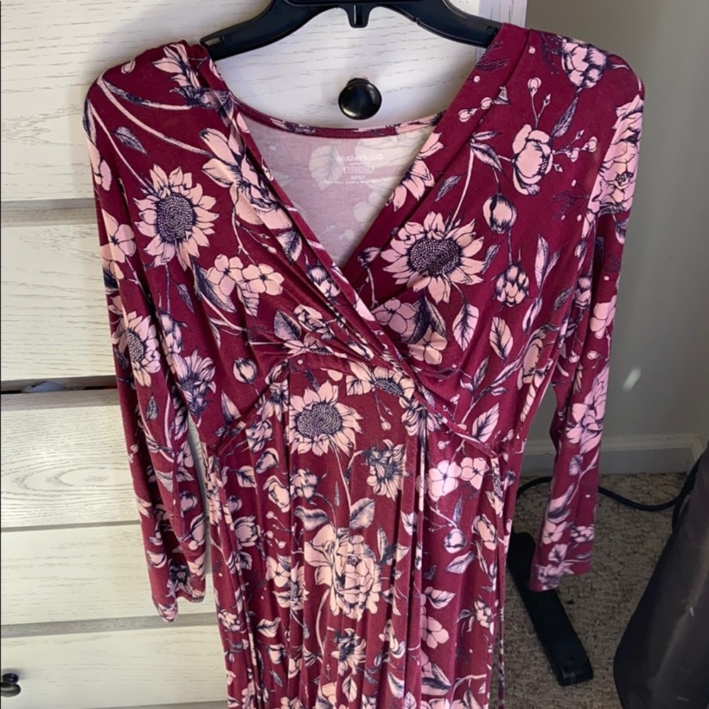 Maternity dress. Long sleeves. Maxi style